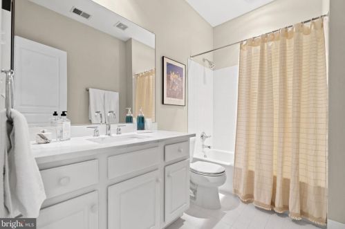 9012 Virginia Ter, Lorton VA  22079-3251 exterior