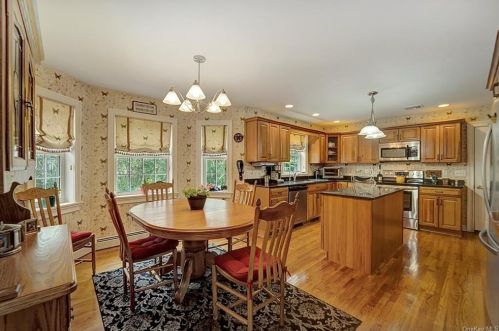 1 Fountayne Ct, Washingtonville, NY 10992-1001