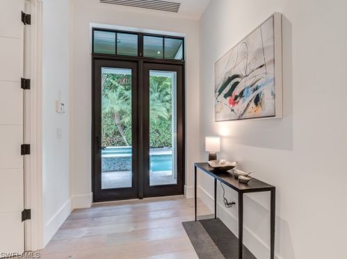 336 1st Ave, Naples FL  34102-5905 exterior