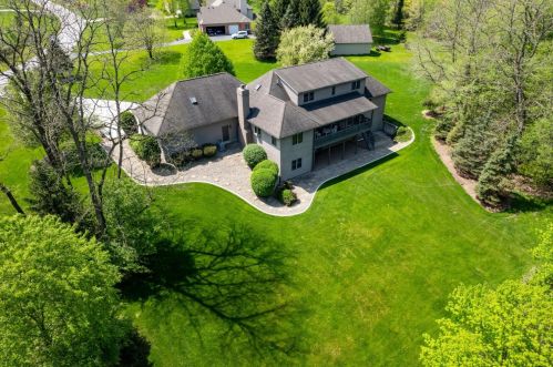674 Harvest Rd, Valpo, IN 46383-6800