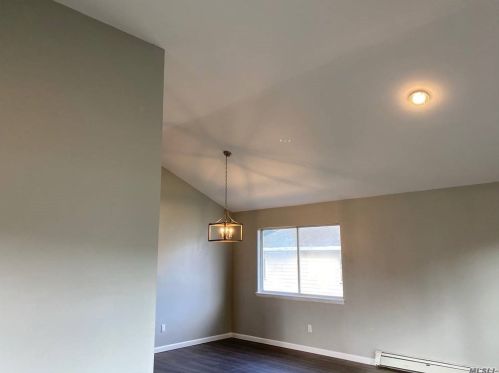 116 29th St, Wheatley Heights, NY 11798-2705