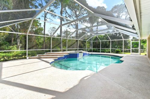 1698 Mockingbird Dr, Fort Pierce FL  34986-2045 exterior