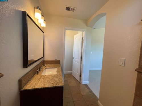 1870 Summerfield Ct, Oakley CA  94561-3074 exterior