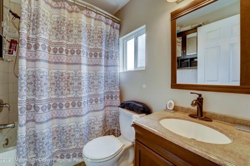 16 Barberie Ave, Monmouth Hills NJ  07732-1520 exterior