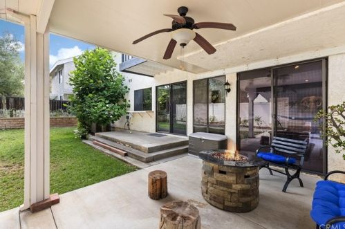 22301 Chestnut Ln, El Toro CA  92630-4306 exterior