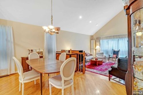 97 Suleski Ct, Mahwah NJ  07430-2961 exterior