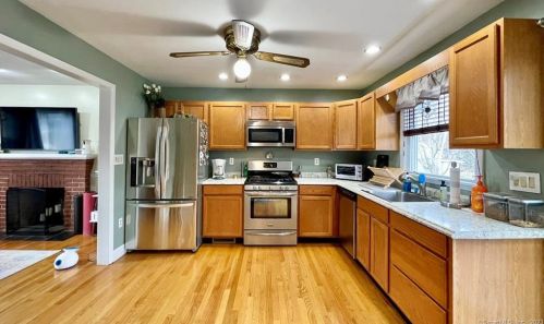 61 Platt St, Milford CT  06460-7612 exterior