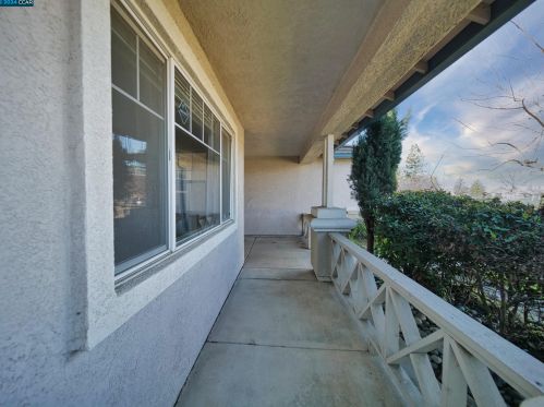 1062 Schadeck St, Manteca CA  95336-5956 exterior