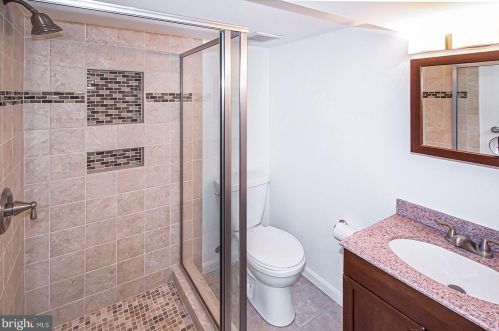 1564 Goldenrain Ct, Herndon VA  20190-4036 exterior