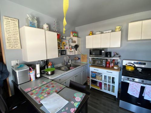 7521 Perkins Pl, Milwaukee WI  53216-1023 exterior