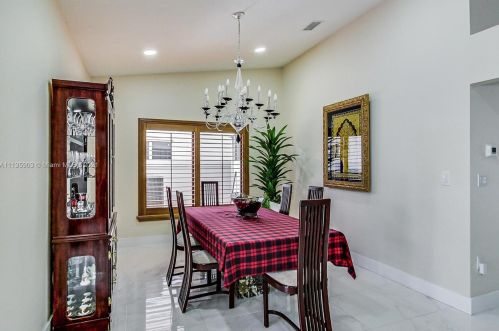 7534 5th Ct, Hialeah FL  33014-4921 exterior