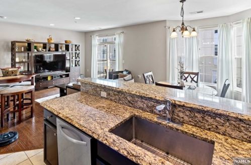 7 Holly Ln, Outwater NJ  07026-3564 exterior
