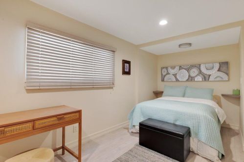 70 Santa Monica St, Palm Springs CA  92264-5257 exterior