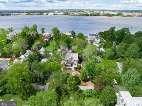 208 Carriage House Ln, Riverton, NJ 08077-1120