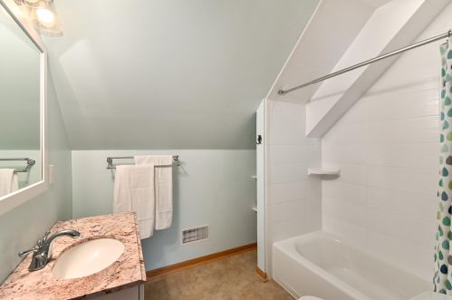 2559 63, Milwaukee WI 53219-2628 exterior