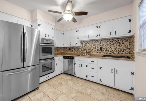 525 Oritani Pl, Teaneck NJ  07666-1637 exterior