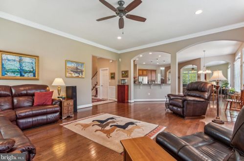 8373 Pedigrue Ct, Gainesville VA  20155-3240 exterior