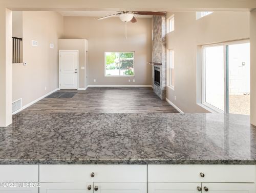 621 Sunstream Ln, Tucson, AZ 85748-3820