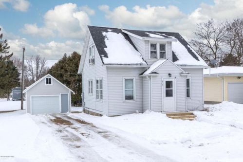 415 1st St, Hayfield, MN 55940-8827