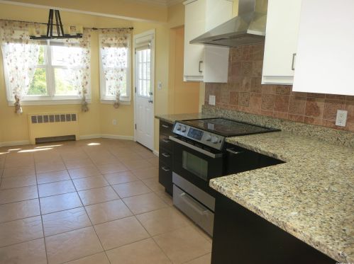 22 Glen Rd, Westbury NY  11590-1662 exterior