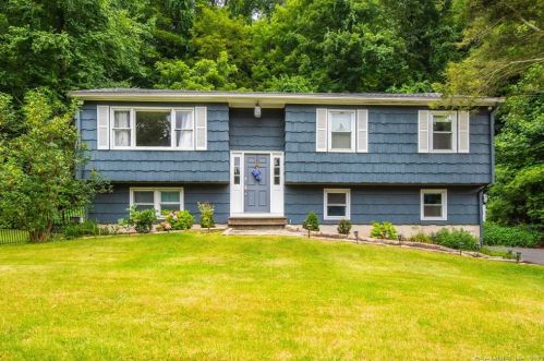 40 Putnam Park Rd, Bethel, CT 06801-2221