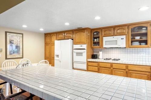 425 Winston Way, Upland CA  91786-2323 exterior