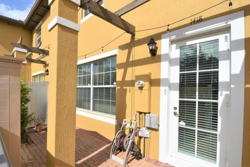 1418 147th Ter, Hollywood FL  33027-6187 exterior