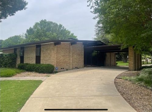 2401 Little Creek Dr, Richardson TX  75080-2512 exterior