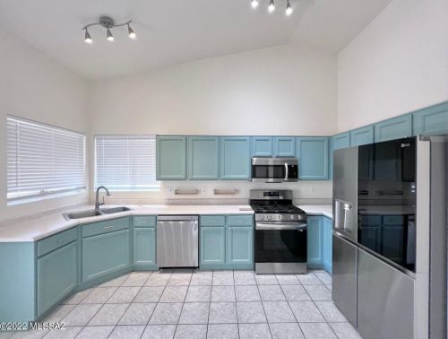 8946 Willeta Dr, Tucson, AZ 85743-5100