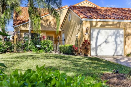 566 Beachwalk Cir, Naples, FL 34108-8782