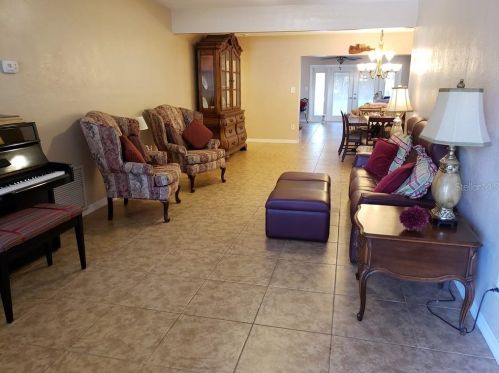 1537 Demens Dr, Saint Petersburg FL  33712-6021 exterior