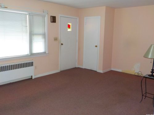 95 Liberty Ave, Babylon, NY 11703-5403