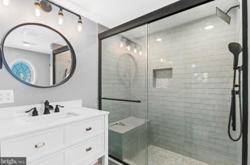 1096 Kings Hwy, Pilesgrove NJ  08098-2811 exterior