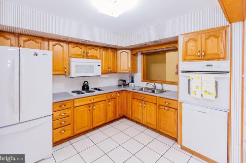 223 Meadow Dr, Yardley PA  19067-1311 exterior