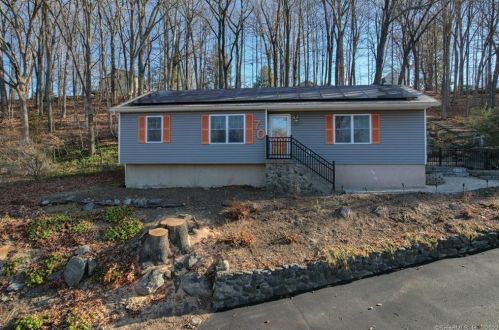 70 Steinmann Ave, Waterbury, CT 06762-2628