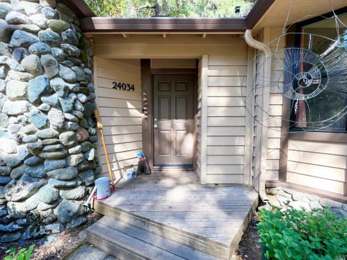 24034 Willow Ln, Willits, CA 95490-8441