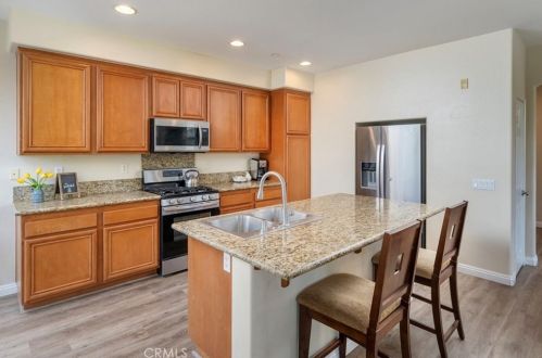 25526 Wharton Dr, Santa Clarita CA  91381-1726 exterior