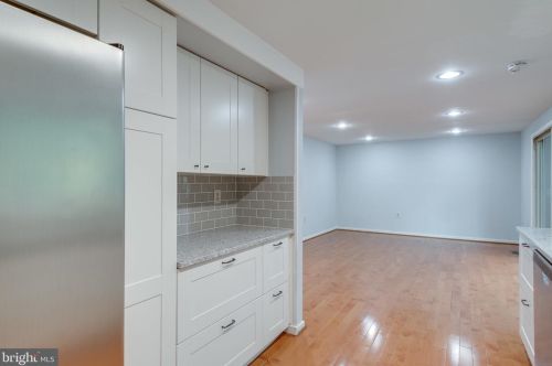 2308 Whitetail Ct, Herndon VA  20191-3018 exterior