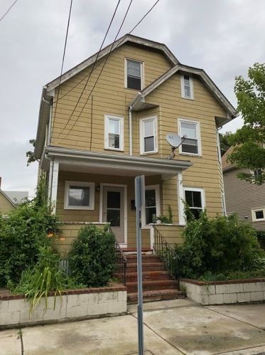 19 Raymond St, Everett, MA 02149-2906