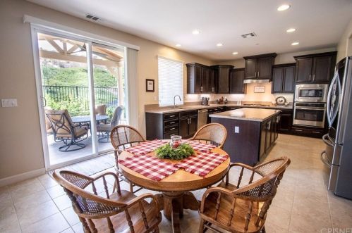28641 Farrier Dr, Santa Clarita, CA 91354-4503