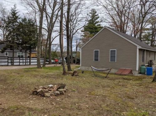 26 Ash St, Northwood NH  03261-3933 exterior