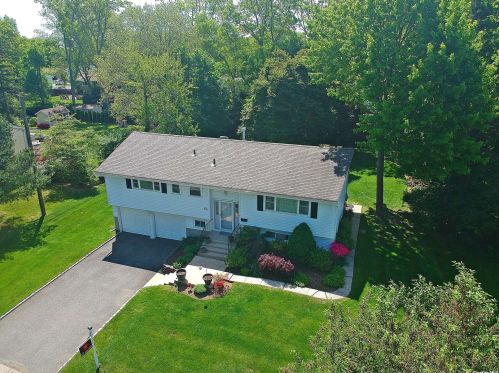 51 Lauren Ave, Huntington Station, NY 11746-6634