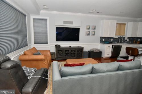 3022 Westlawn Pl, Falls Church, VA 22042-2725