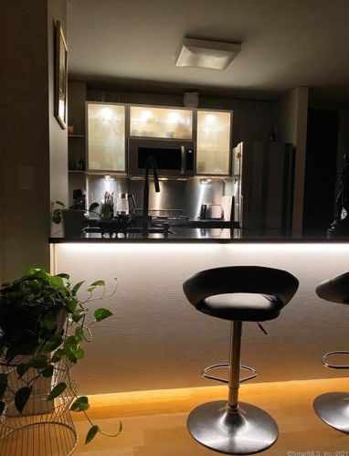 1 Strawberry Hill Ct, Stamford CT  06902-2548 exterior