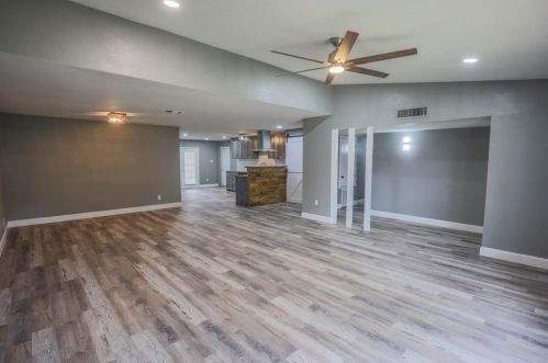 7139 Emory Oak Ln, Dallas TX  75249-1404 exterior