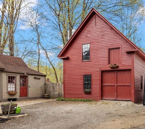 70 Main St, Danville, NH 03819-3209