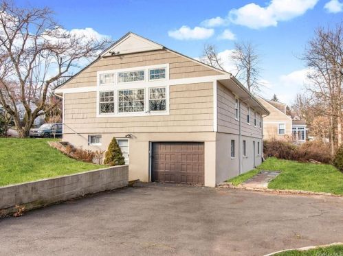 43 Pilgrim Dr, Rye Brook, NY 10573-2301