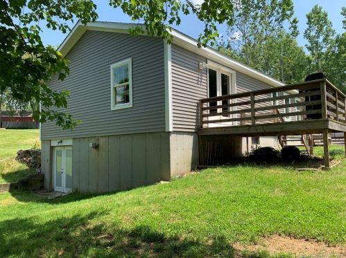 8 Cypress Rd, Uncasville CT  06382-1420 exterior