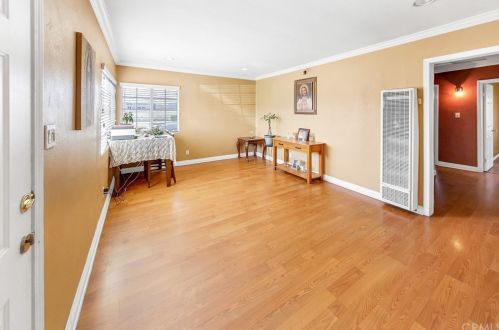 9203 Washburn Rd, Downey, CA 90242-2908