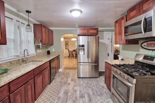 21 Innes Ave, Litchfield, CT 06787-1446